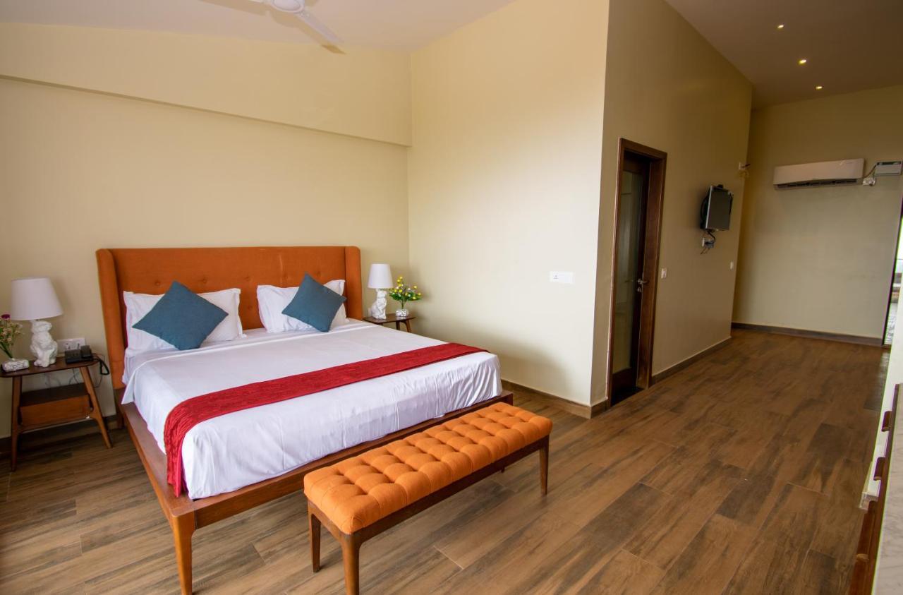 Hotel Octave Rococco Morjim Pernem Exterior foto