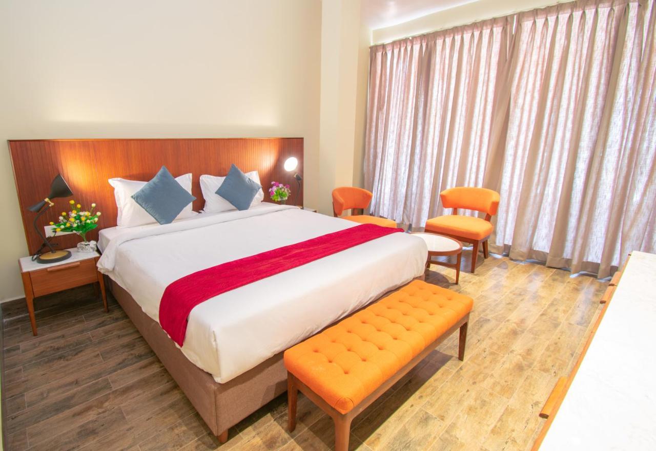 Hotel Octave Rococco Morjim Pernem Exterior foto