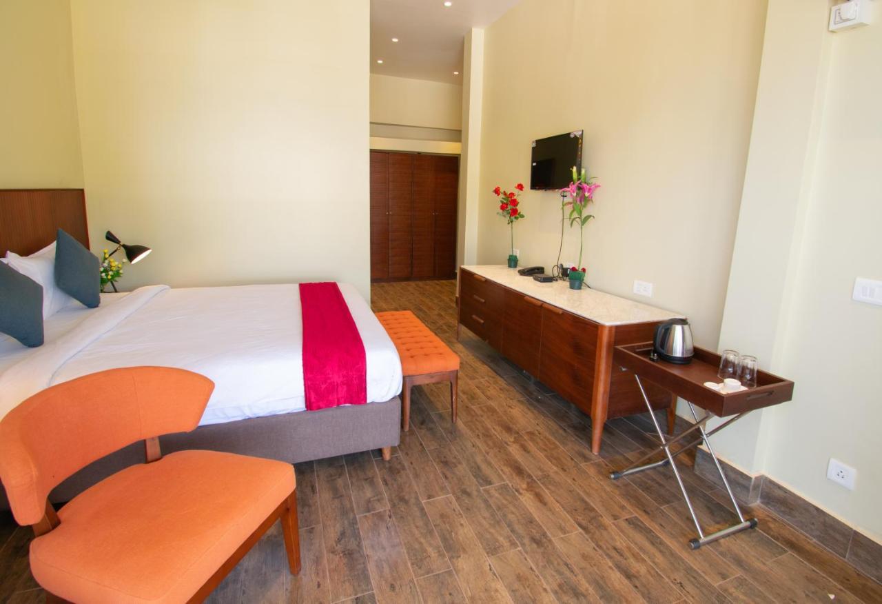 Hotel Octave Rococco Morjim Pernem Exterior foto