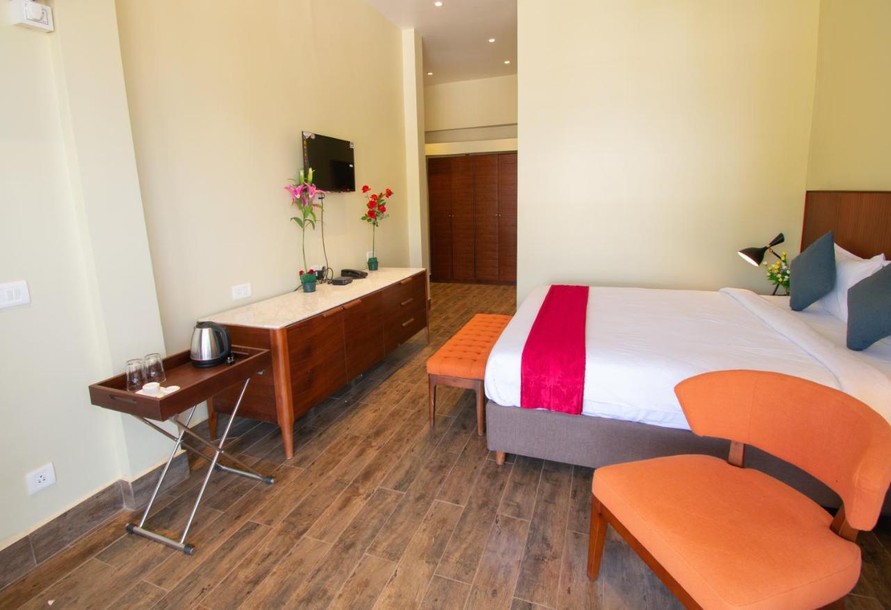 Hotel Octave Rococco Morjim Pernem Exterior foto
