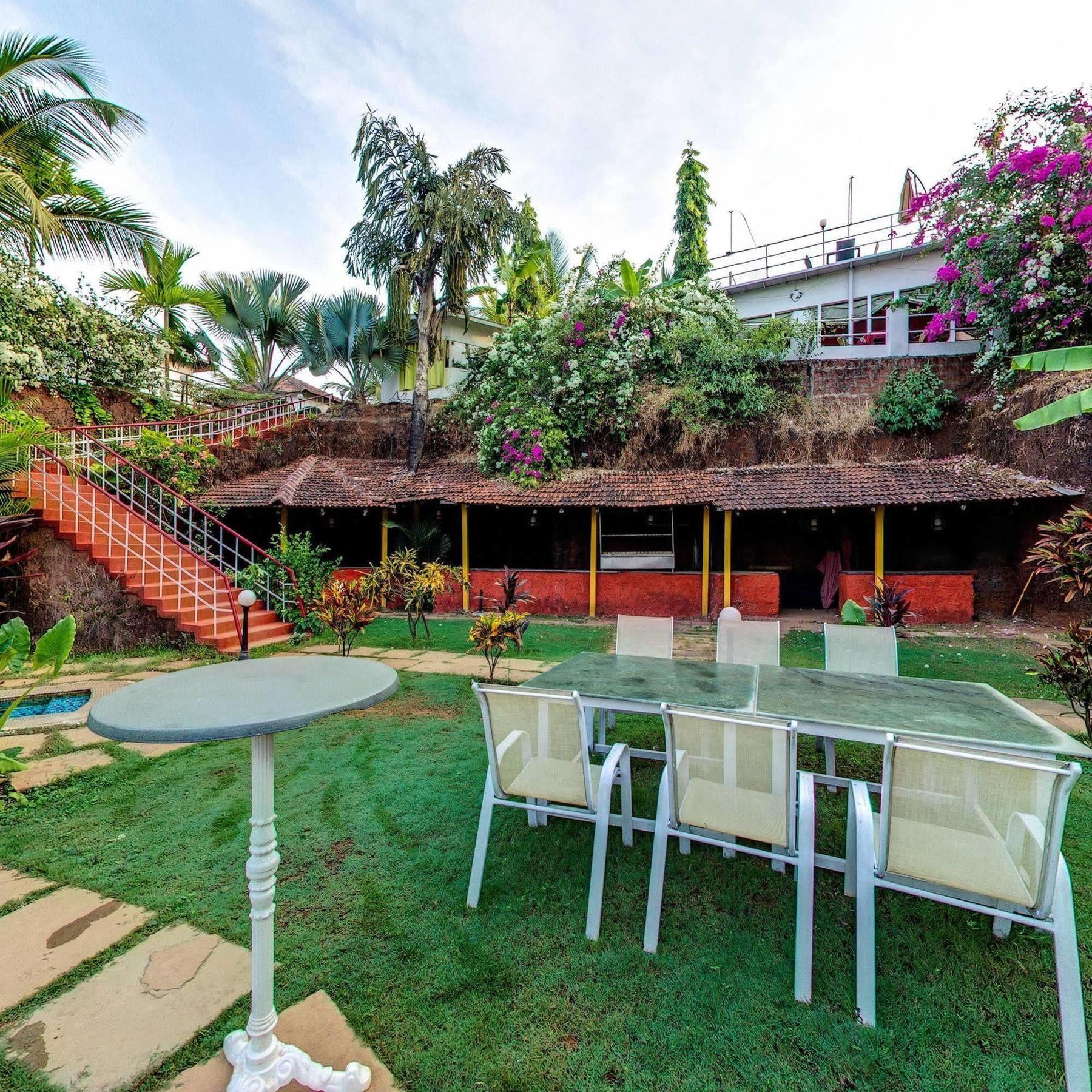 Hotel Octave Rococco Morjim Pernem Exterior foto